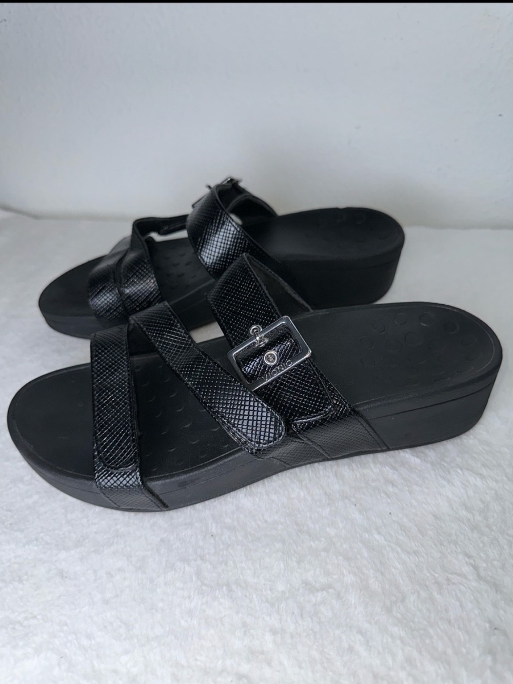 Vionic Black Pacific Rio Lizard Sandals Textured Platform Slide with Buckle - Picture 2 of 16